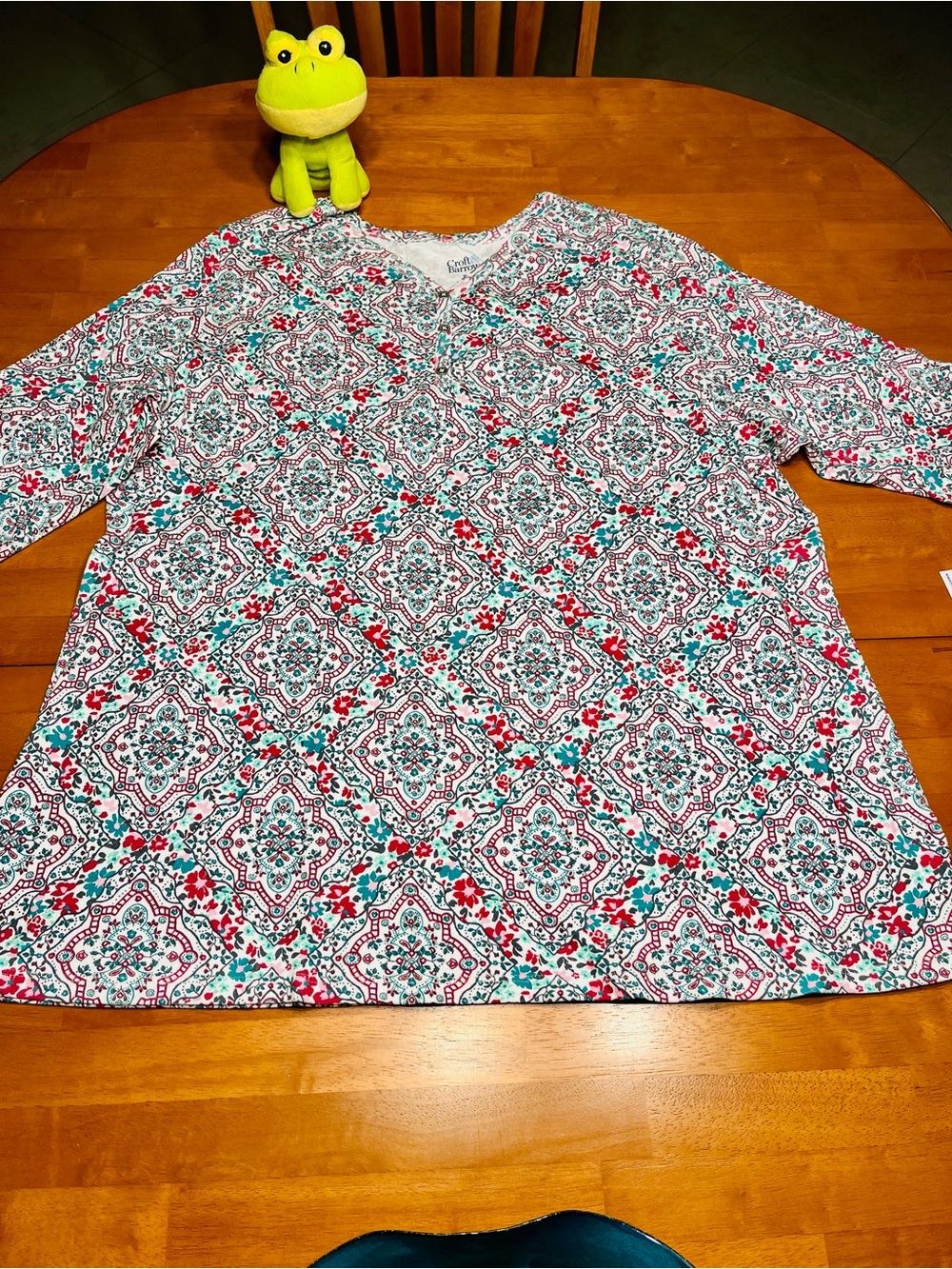 croft & barrow White Floral Tile Print Top with Teal & Red Accents